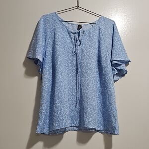 SHEIN Light Blue Floral Crop Top